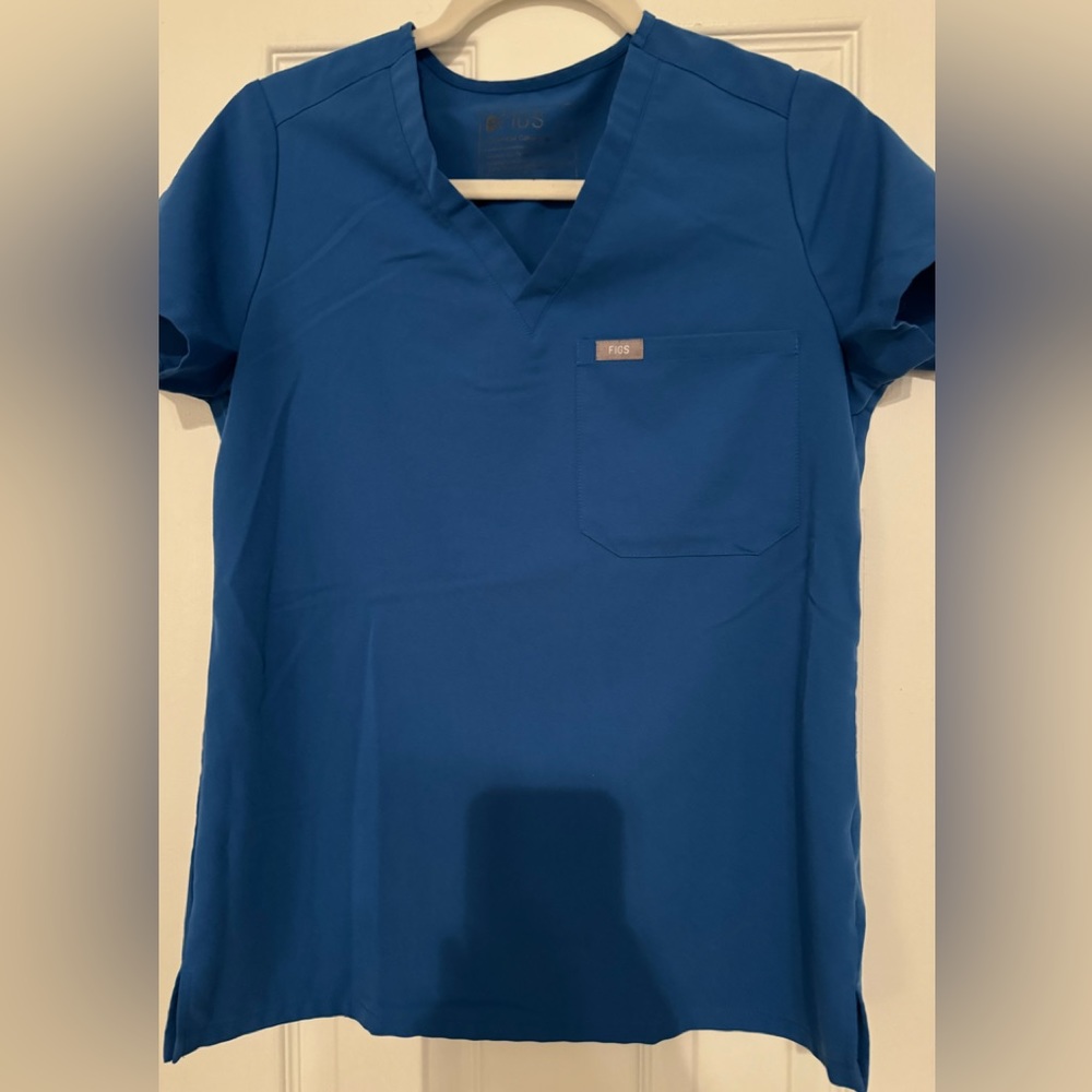 Figs XS Royal blue one pocket scrub top. 💙